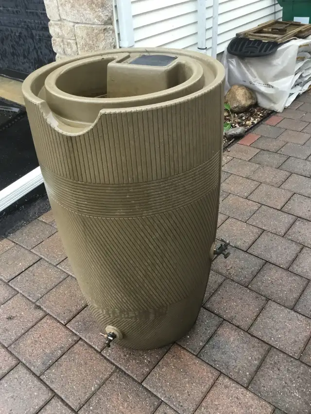 Plastic Drainable Dual Overflow Planter Rain Barrel