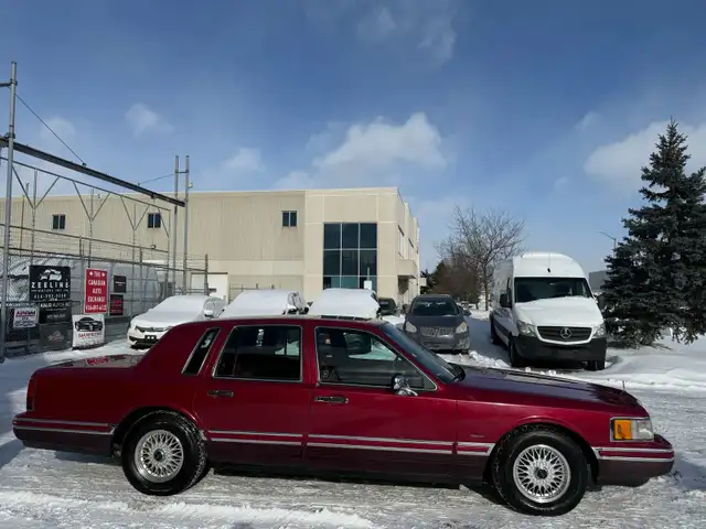 1994 Lincoln Town Car - Photo 5