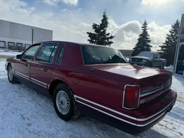 1994 Lincoln Town Car - Photo 9