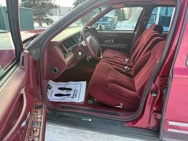 1994 Lincoln Town Car - Photo 14