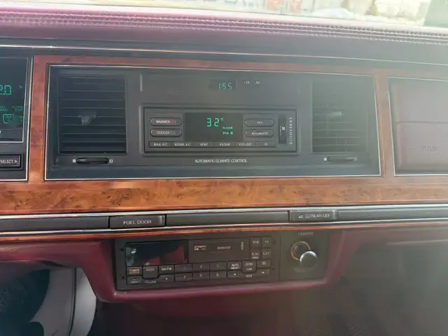1994 Lincoln Town Car - Photo 17