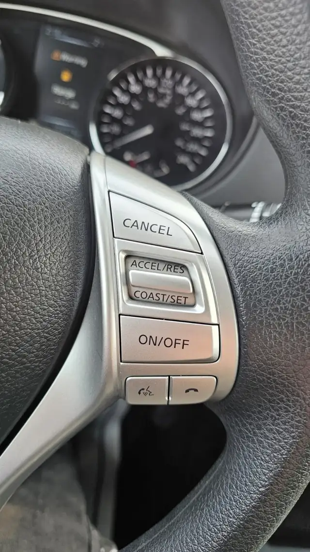 2014 Nissan Rogue S AWD - Photo 17