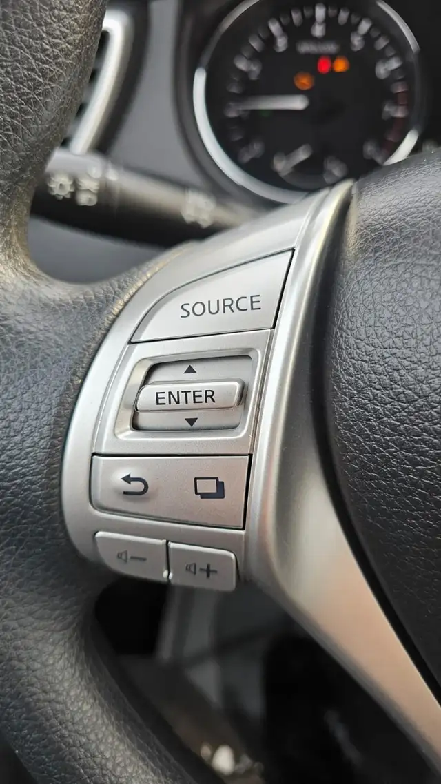 2014 Nissan Rogue S AWD - Photo 18