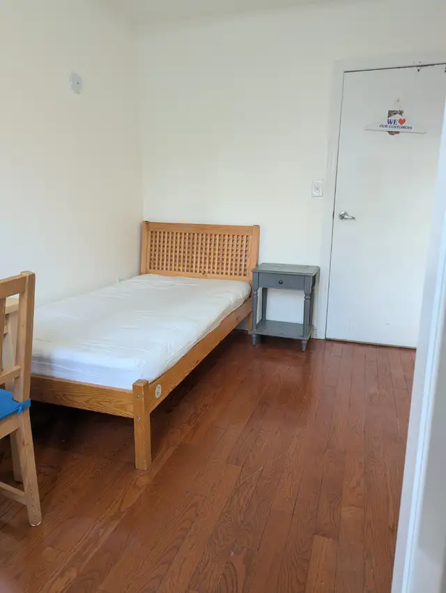 Cozy Bright Room Private Bath Parking @York University Village - Photo 4