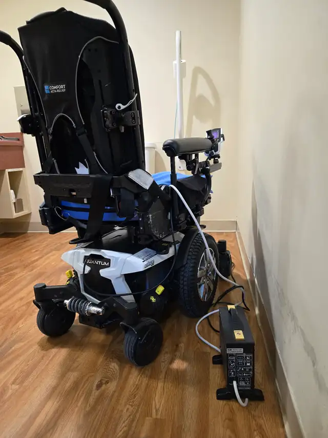 Quantum Edge Power Chair - Photo 4