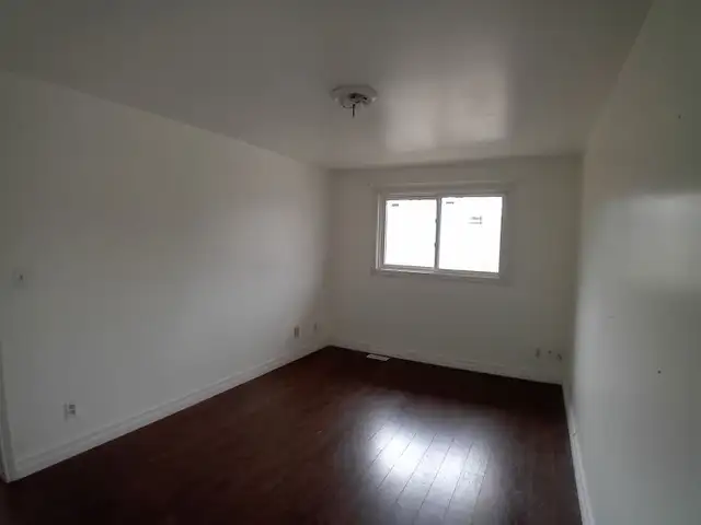 Niagara Falls 2-3 Bedroom APTS in a house all inclusive - Photo 2