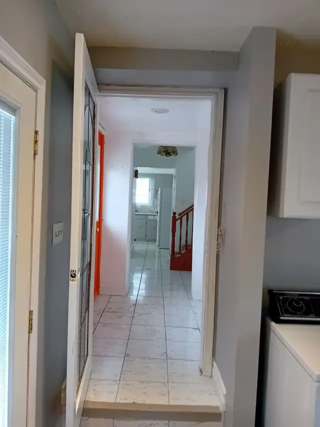 Niagara Falls 2-3 Bedroom APTS in a house all inclusive - Photo 3