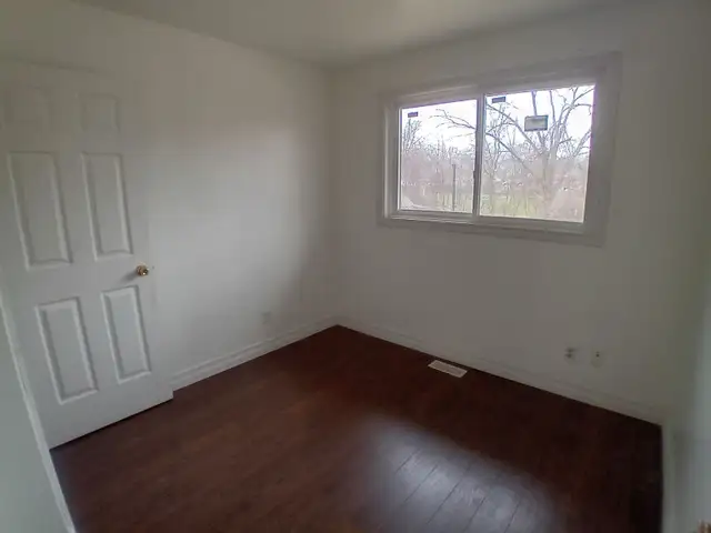 Niagara Falls 2-3 Bedroom APTS in a house all inclusive - Photo 5