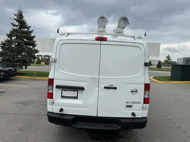 2016 Nissan NV 3500HD Cargo - Photo 2