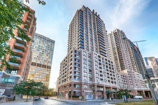 Downtown Toronto 3BR 2BA Condo Near UofT | Furnished   Parking