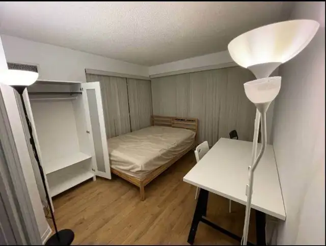 Downtown Toronto 3BR 2BA Condo Near UofT | Furnished   Parking - Photo 2