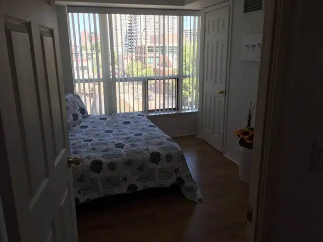 Downtown Toronto 3BR 2BA Condo Near UofT | Furnished   Parking - Photo 3