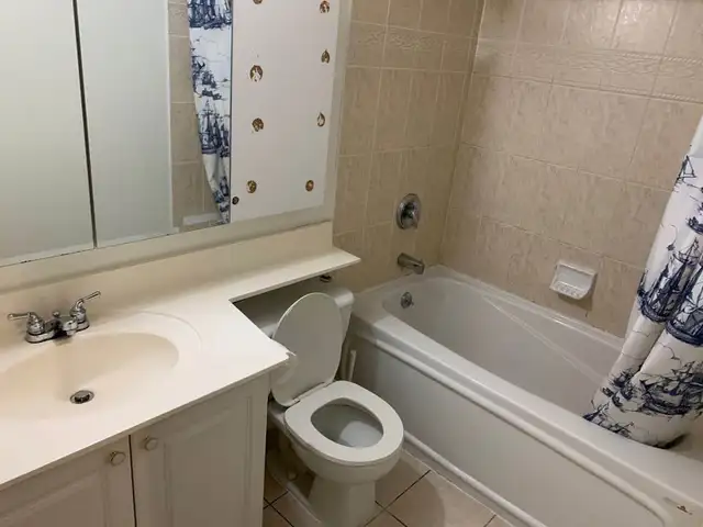 Downtown Toronto 3BR 2BA Condo Near UofT | Furnished   Parking - Photo 5