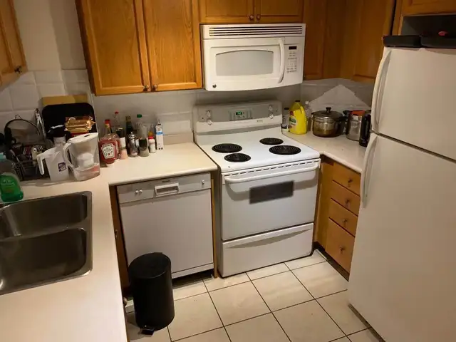 Downtown Toronto 3BR 2BA Condo Near UofT | Furnished   Parking - Photo 6