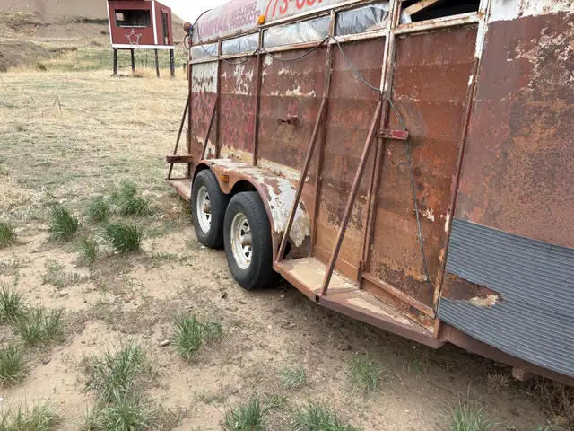 16 ft tandem axle horse trailer - Photo 2