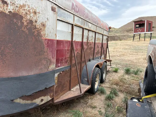 16 ft tandem axle horse trailer - Photo 3