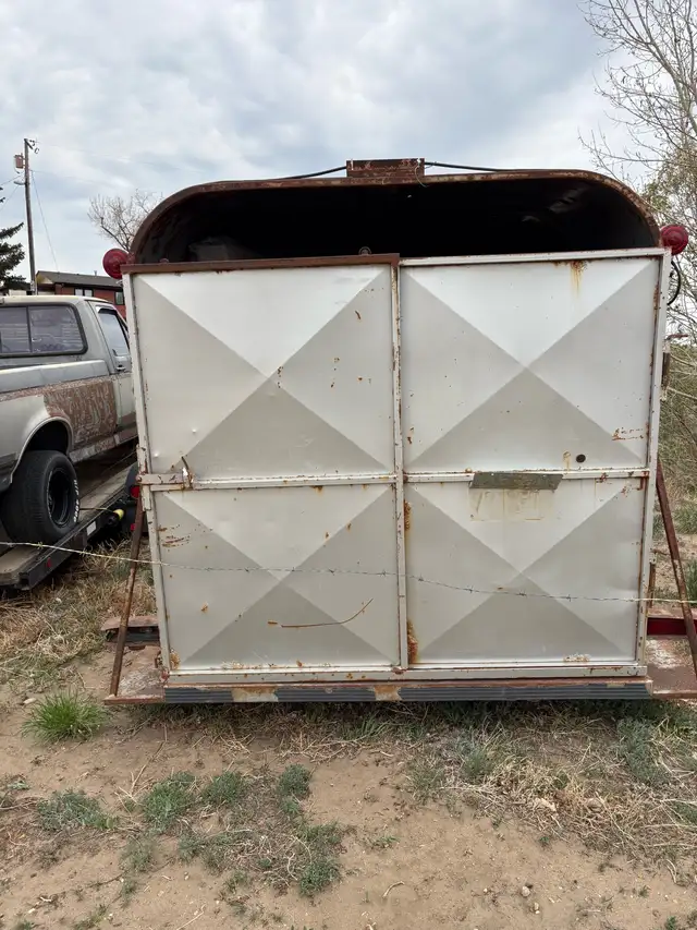 16 ft tandem axle horse trailer - Photo 4