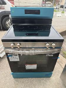 Stove - 30' Frigidaire 5.3 Cu ft FCFE308C  - Electric Range - SS