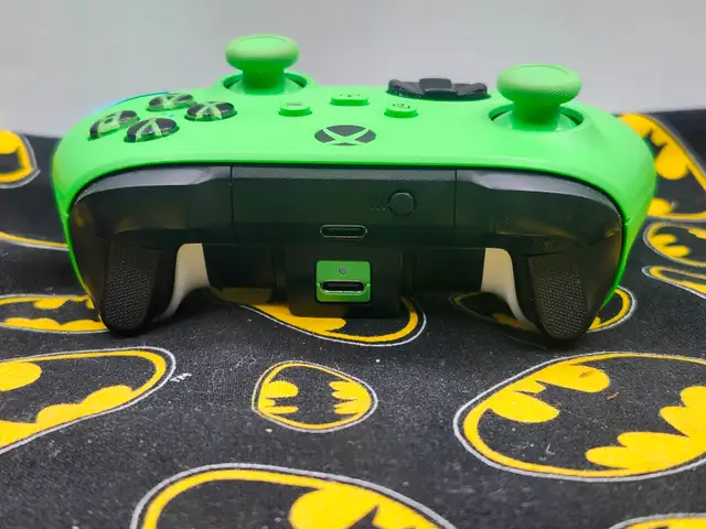 Xbox One Wireless Controller - W/ 2 Battery Packs (#19165) - Photo 5