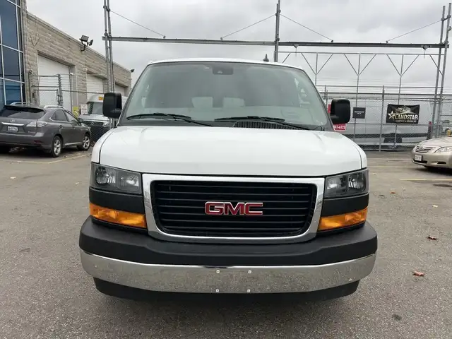 2022 GMC Savana - Photo 2