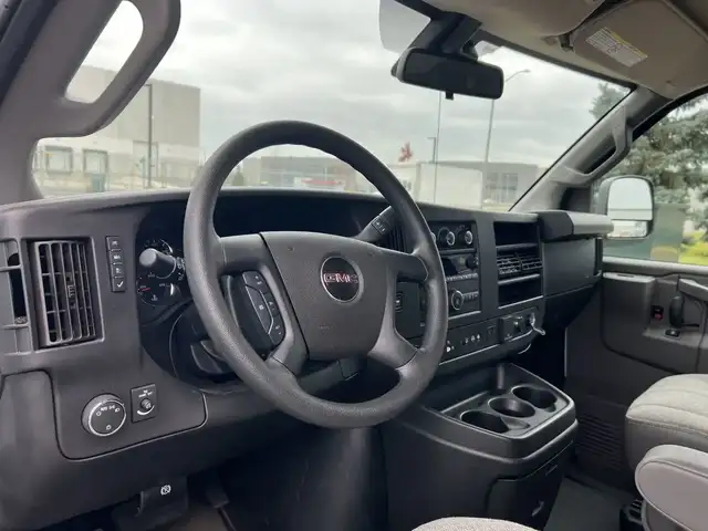 2022 GMC Savana - Photo 6