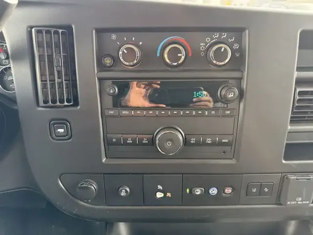 2022 GMC Savana - Photo 11