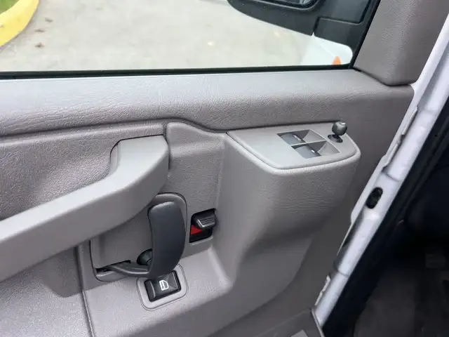 2022 GMC Savana - Photo 12