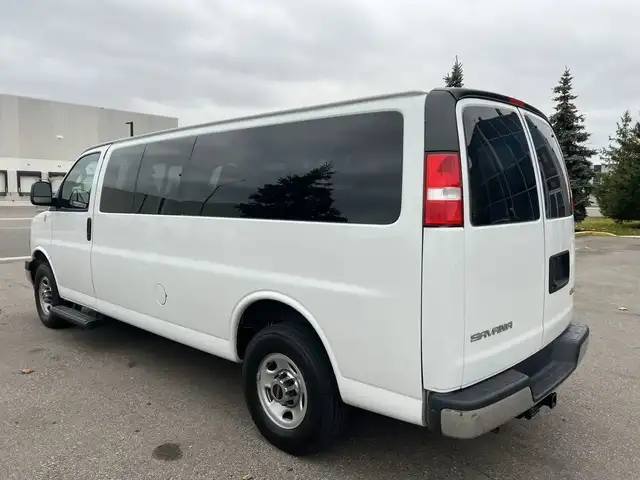 2022 GMC Savana - Photo 13