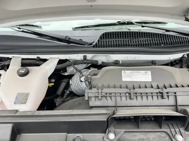 2022 GMC Savana - Photo 17
