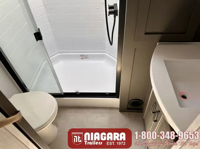 2025 FOREST RIVER ROCKWOOD SIGNATURE 378BH - Photo 6