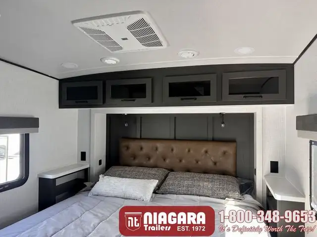 2025 FOREST RIVER ROCKWOOD SIGNATURE 378BH - Photo 10