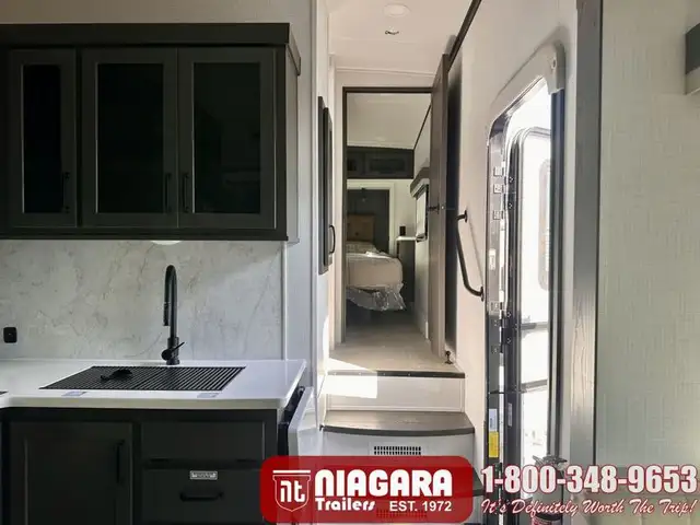 2025 FOREST RIVER ROCKWOOD SIGNATURE 378BH - Photo 11
