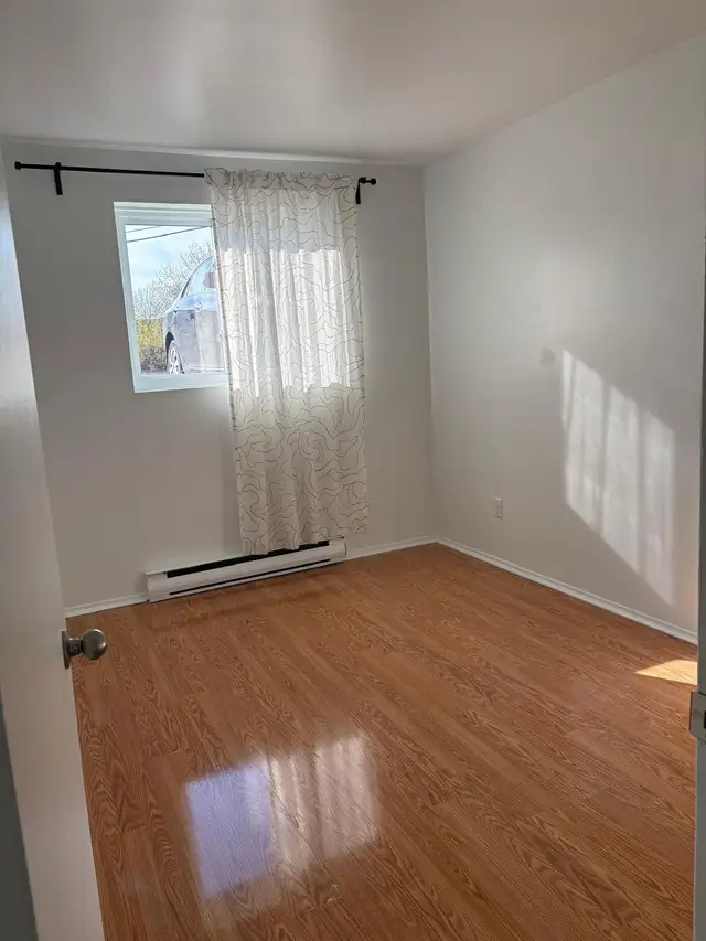Longueuil, 4 ½ - Garden Level - $1300 – Terrace. 2950 Mazenod