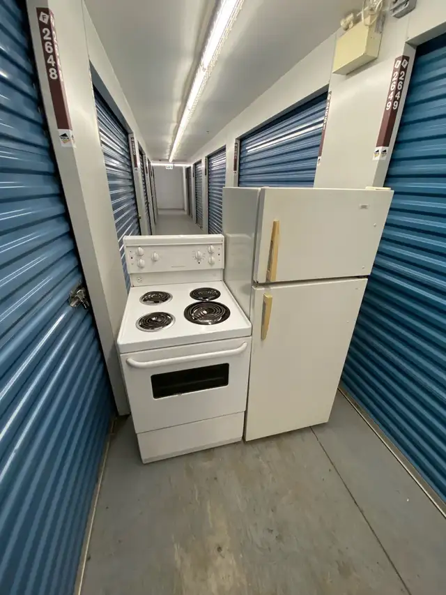 24 INCH FRIDGE N STOVE