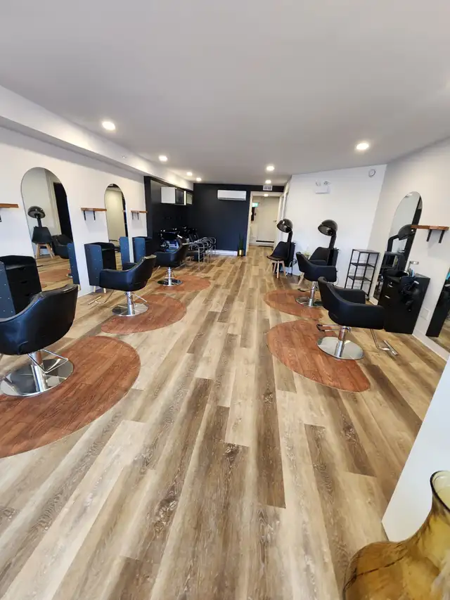 2 Hairstylist chair rental and 1 esthetic room available - Photo 2