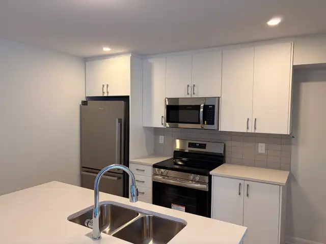 2 Bedroom Condo Kanata - June 1st - Photo 2