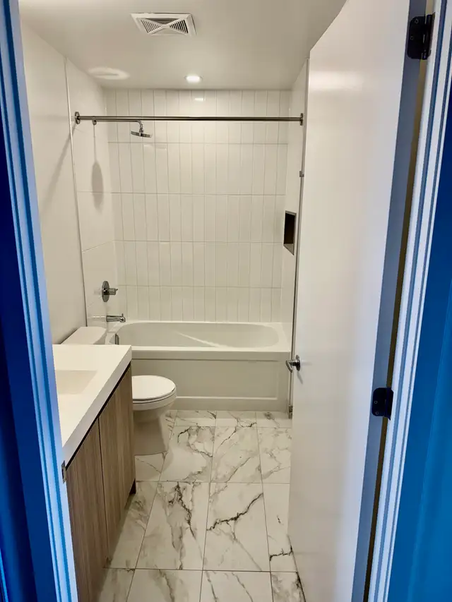 Spacious 1 Bed  Den Apartment for Rent- Below Market Rent! - Photo 2