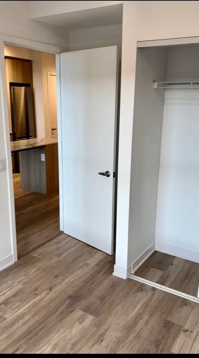 Spacious 1 Bed  Den Apartment for Rent- Below Market Rent! - Photo 7