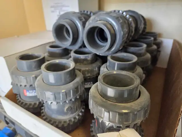 1 1/2' Ball Check Valve - Photo 2