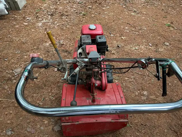 Honda Rear Tine Tiller - Photo 3