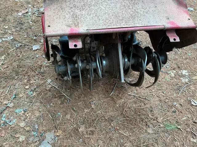 Honda Rear Tine Tiller - Photo 4