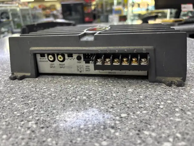 Rockford Fosgate Punch 201s 600 watt amplifier - Photo 2