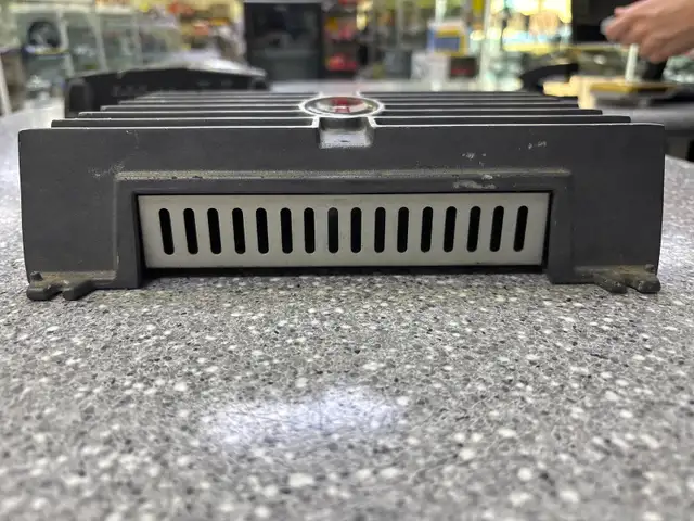 Rockford Fosgate Punch 201s 600 watt amplifier - Photo 3