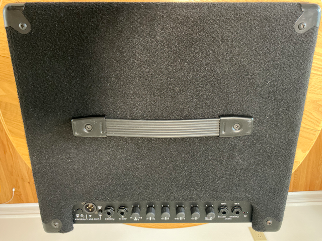 TRAYNOR SB112 200 WATT BASS COMBO - Photo 3
