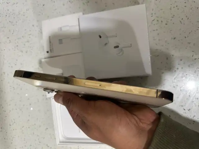 iPhone 12 Pro max 128GB Airpods Pkg/Delivery - Photo 4