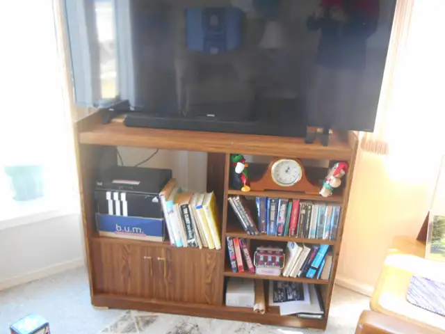 Furniture to give away. Lac Ste. Anne area. Alberta Beach area. - Photo 3