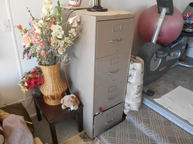 Furniture to give away. Lac Ste. Anne area. Alberta Beach area. - Photo 5