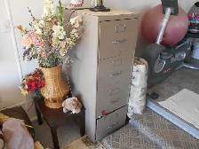 Furniture to give away. Lac Ste. Anne area. Alberta Beach area. - Photo 5