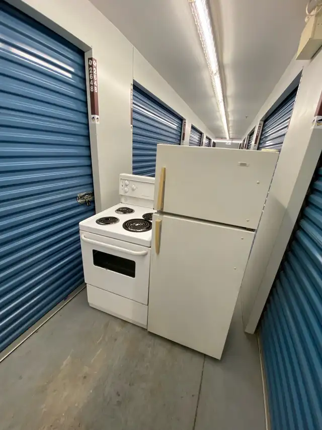 WHITE FRIDGE N STOVE - Photo 3