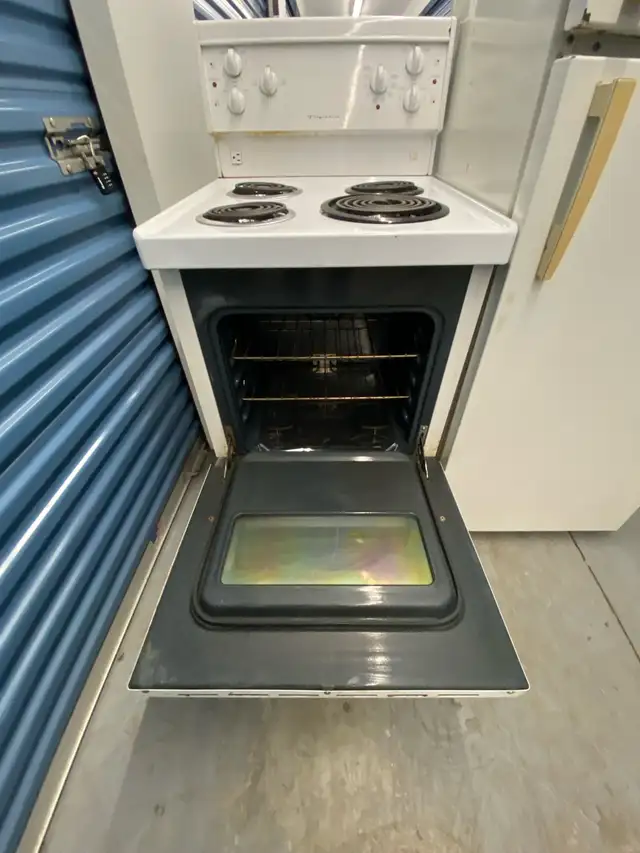 WHITE FRIDGE N STOVE - Photo 4